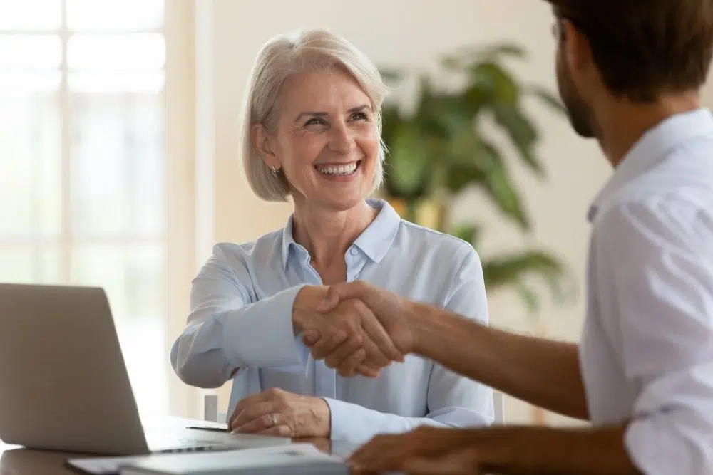 Embauche des seniors : Quels sont les avantages ?