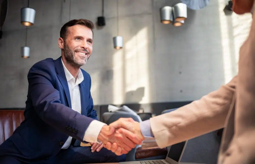 Indépendant, mode d’emploi : Micro-entreprise vs Portage salarial