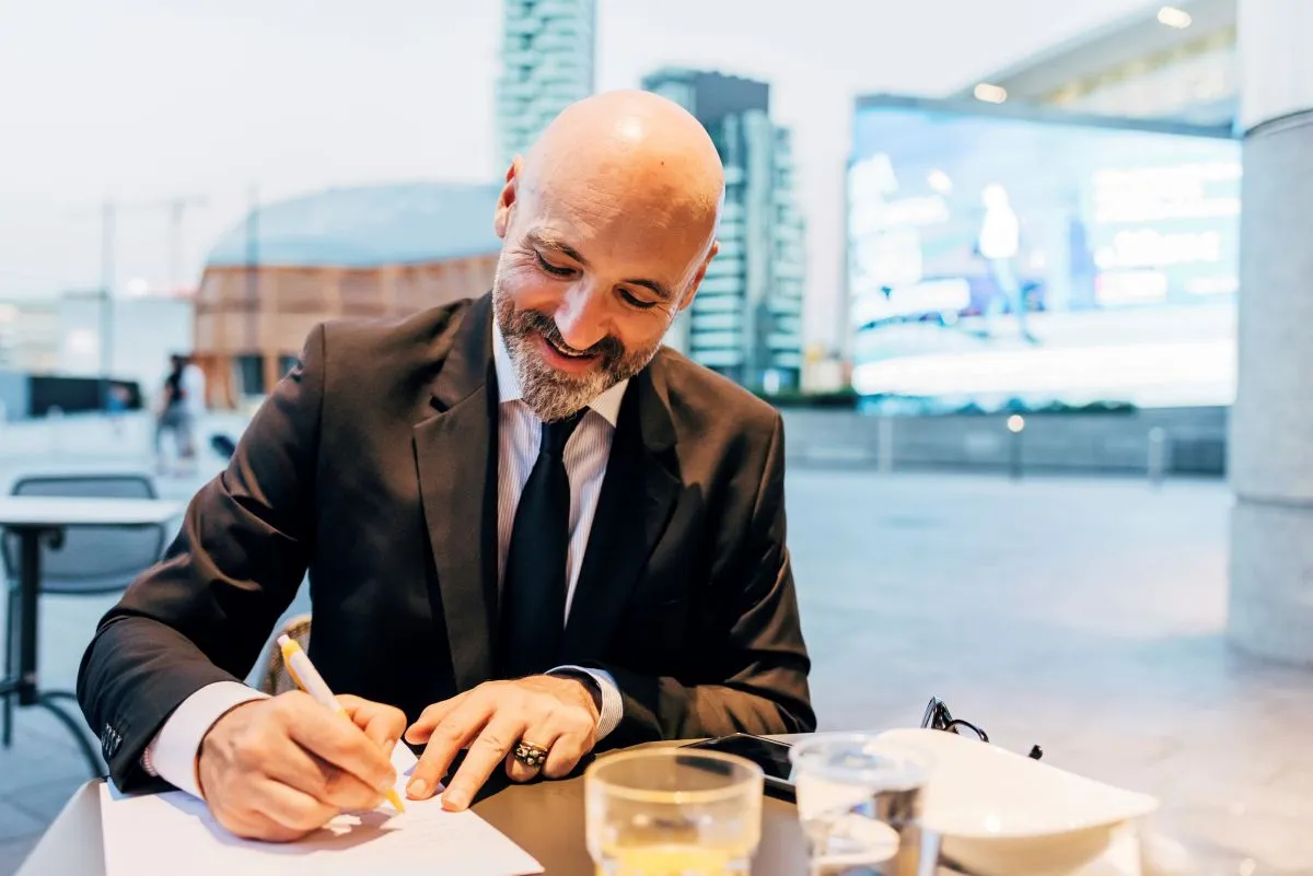 Quelles sont les obligations de l'entreprise cliente après la signature du contrat de prestation ?