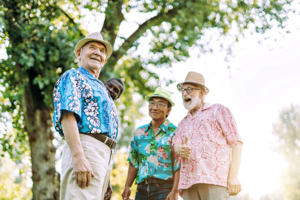 Un groupe de retraité dans un parc
