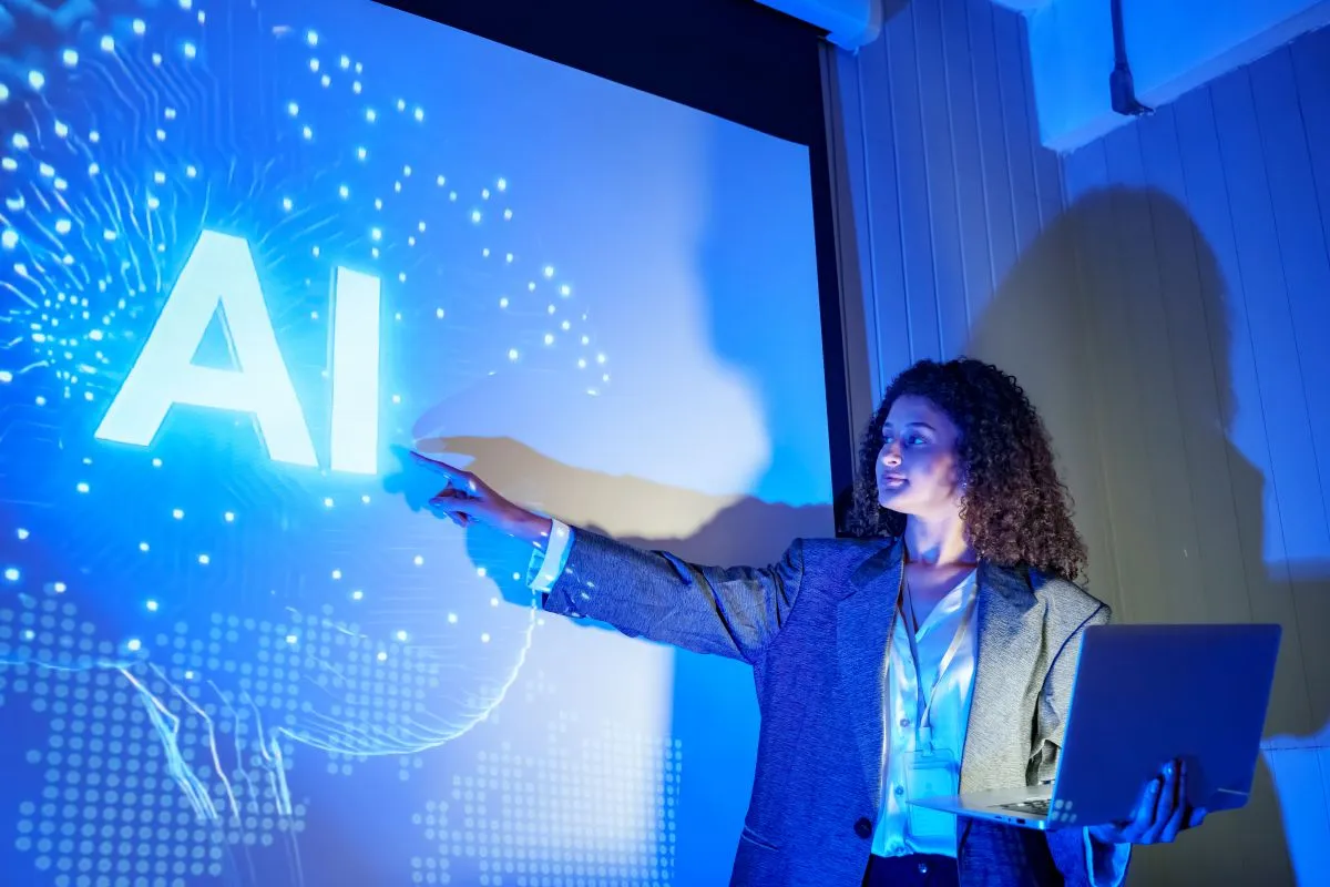 Une manageuse de transition présente les outils IA