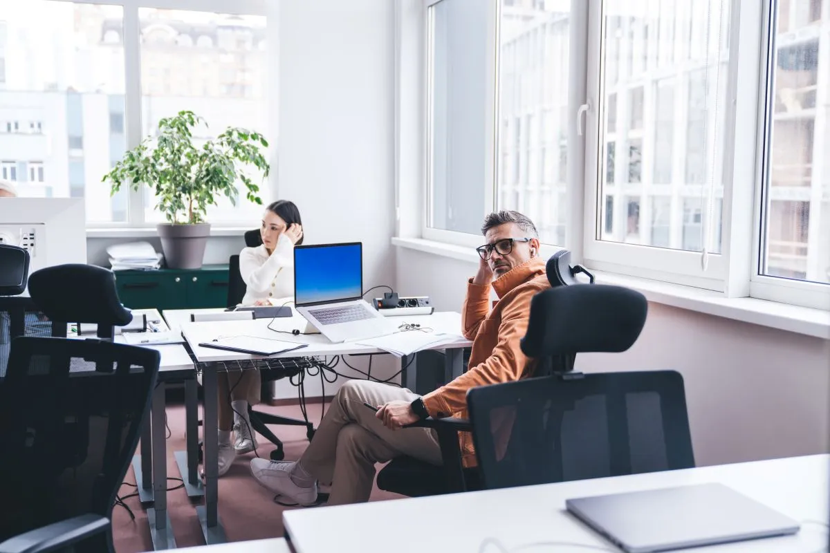 une freelance dans un bureau